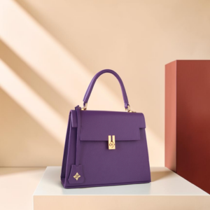 LA CLASSE AUBERGINE